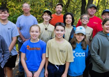 Neighbors Unite for Glade Run Lake Cleanup