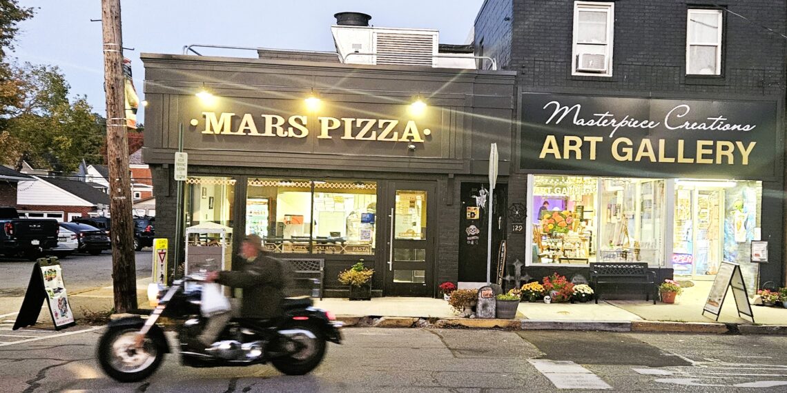 Knife strokes & Backbeats: How an Artist with Van Gogh Spirit Is Turning Mars into an Art Community