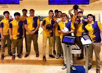 Mars Bowling Team Ends Season with Teamwork, Improvement