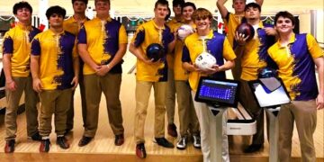 Mars Bowling Team Ends Season with Teamwork, Improvement
