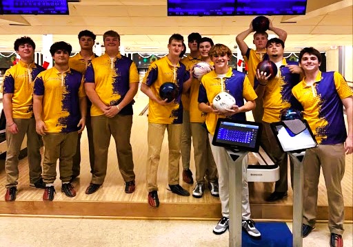 Mars Bowling Team Ends Season with Teamwork, Improvement