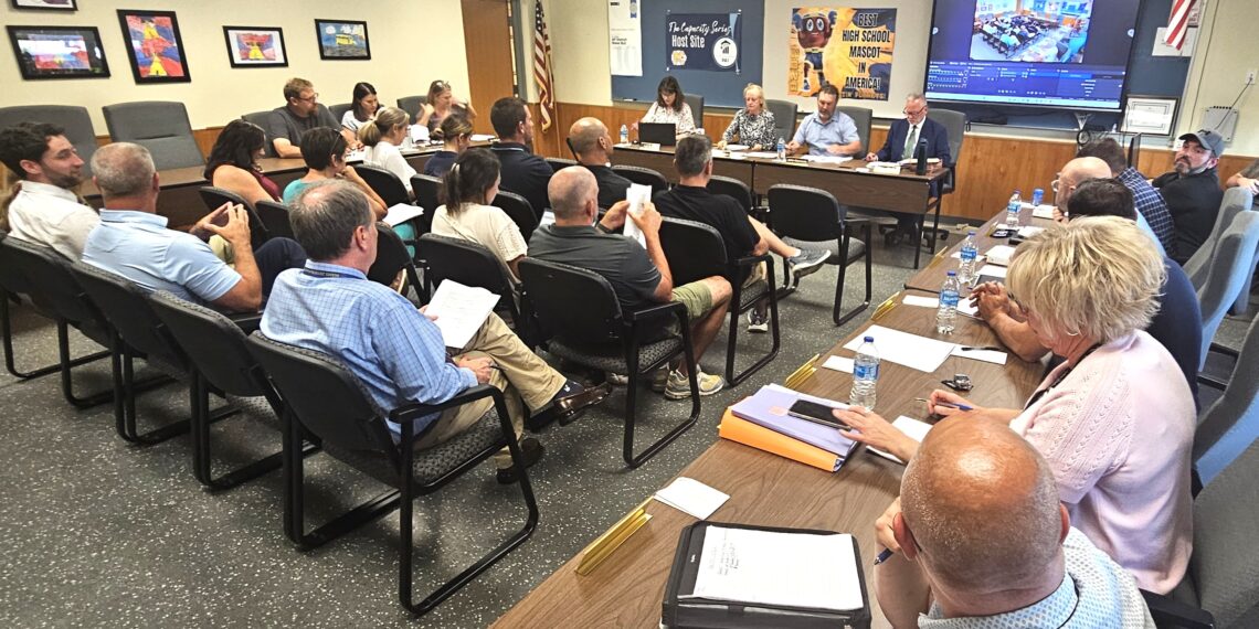Mars School Board Members Publicly Debate Teacher Contract Talks