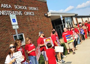 Nearly 100 Mars Teachers Rally Before School Board Meeting as Contract Talks Enter Fact-Finding
