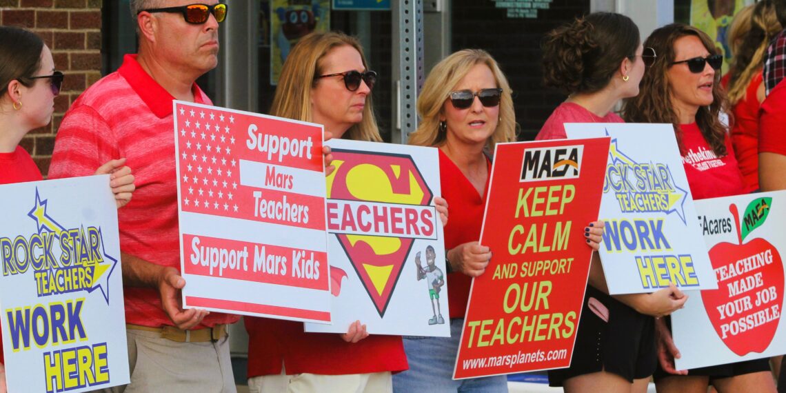 Mars Teachers to Begin School Year Without New Contract